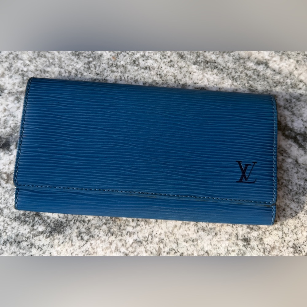 Authentic Louis Vuitton Blue Epi Leather Wallet Preloved